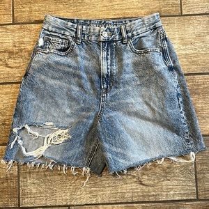 American Eagle Women’s Curvy Mom Jean Shorts